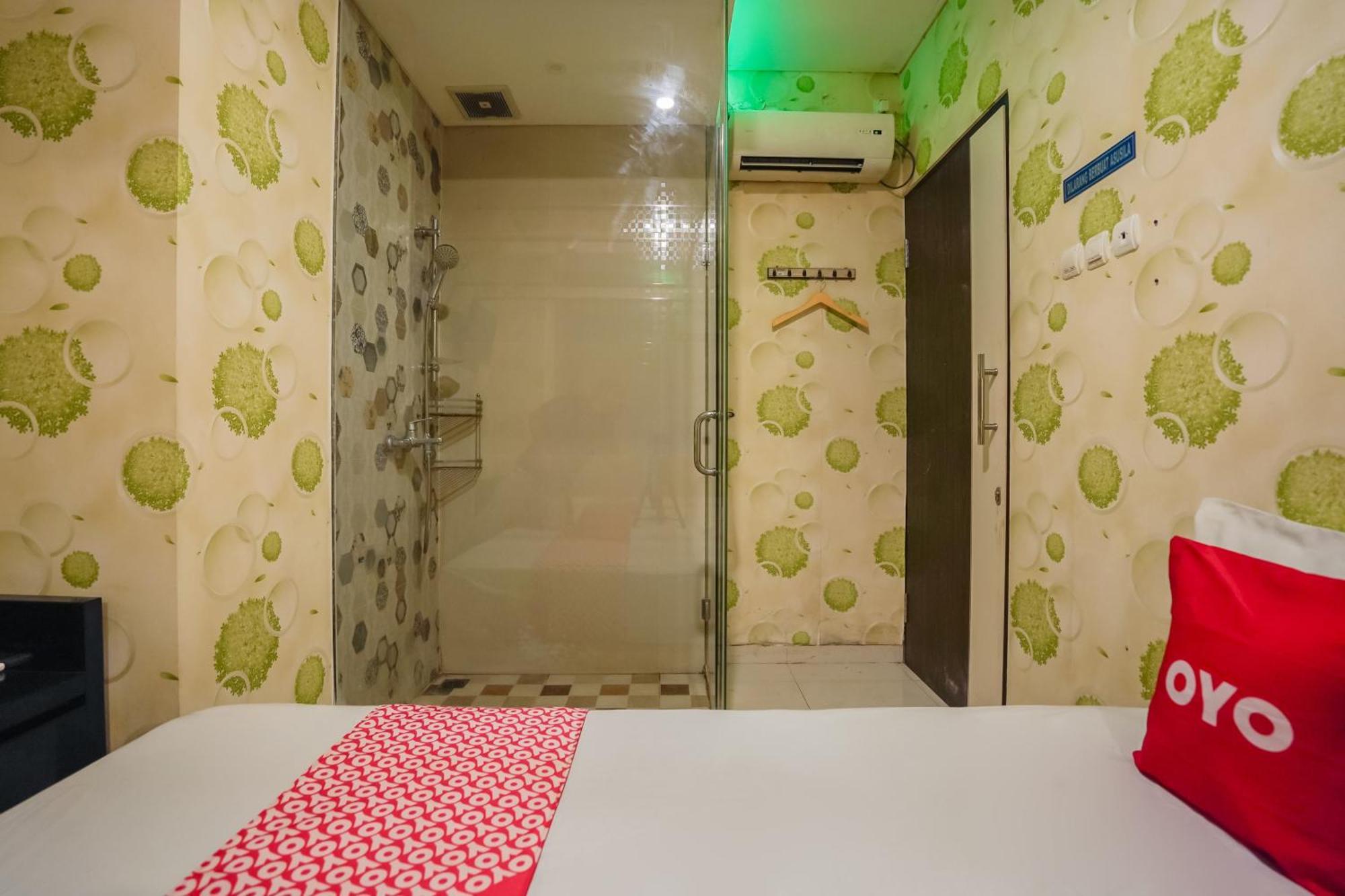Super Oyo Capital O 92633 Spring Hotel Gubeng Surabaja Zewnętrze zdjęcie